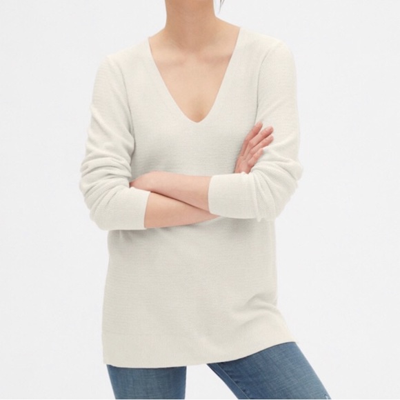 GAP Tops - NWT GAP Womens Size Small Crisp White V-Neck Tunic Sweater Shirt Top Side Slits